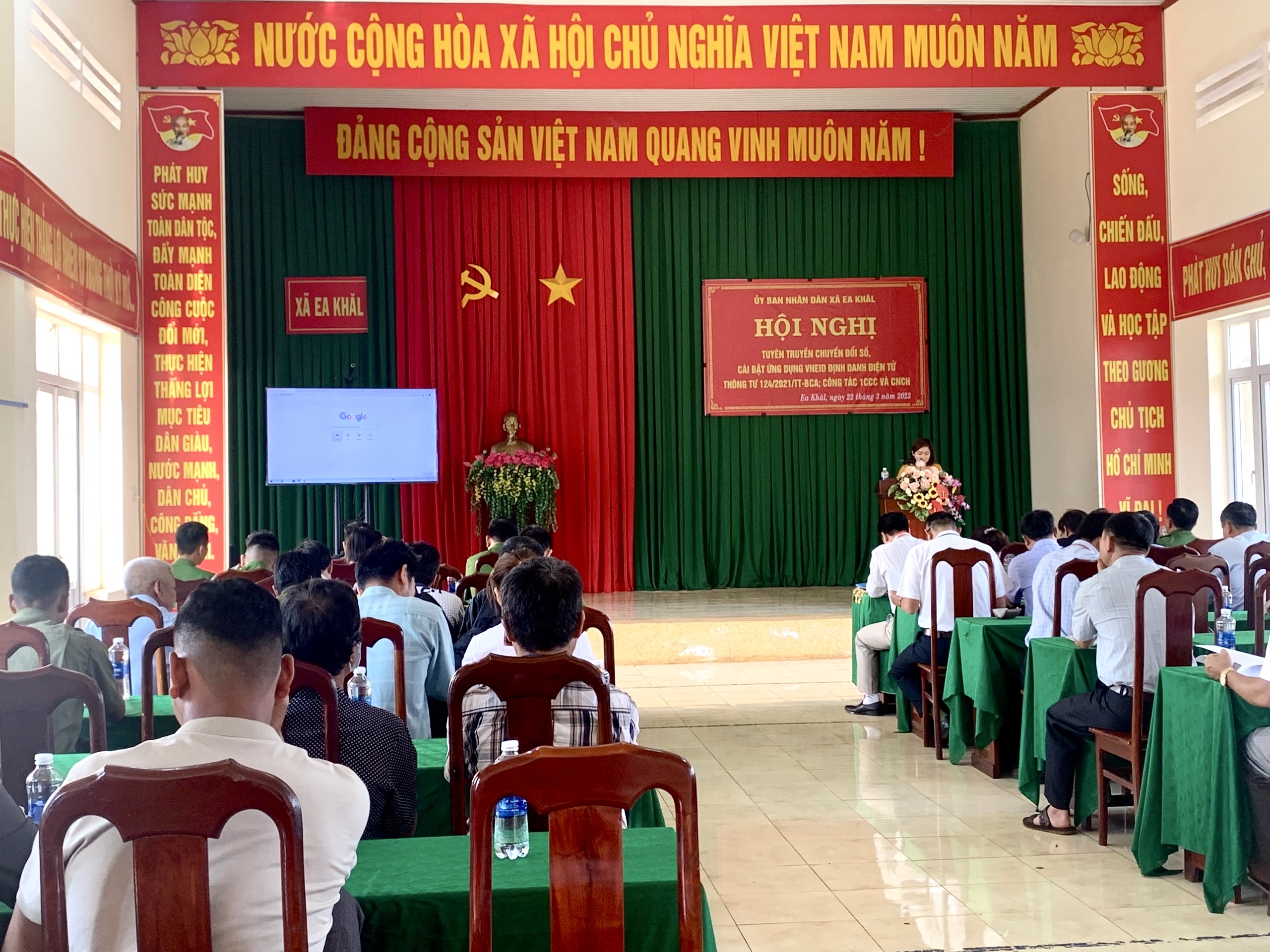 Hội nghị tuyên truyền chuyển đổi số, cài đặt ứng dung VNEID định danh điện tử và Thông tư 124/2021 của Bộ Công an.